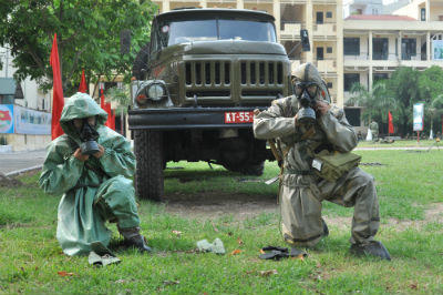 Huấn luyện chiến thuật trinh sát phát hiện ra chất độc, chất phóng xạ và triển khai nhiệm vụ