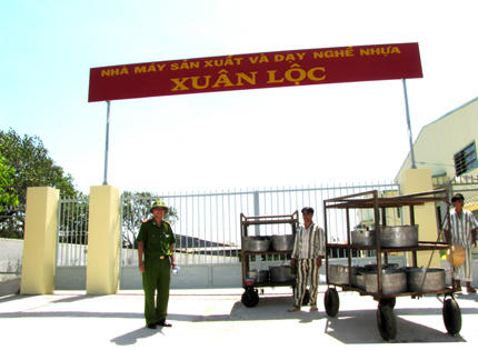Một cơ sở sản xuất nằm trong trại giam Xuân Lộc