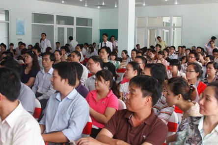 Đông đảo khách hàng quan tâm tới dự án