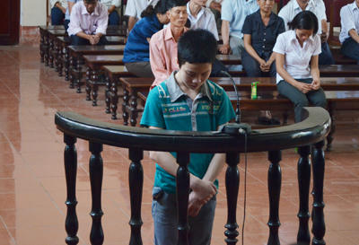 Bị cáo Bùi Văn Anh trước Tòa.