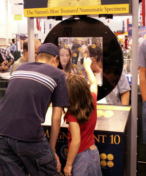 10 đồng vàng được triển lãm cho công chúng thưởng ngoạn