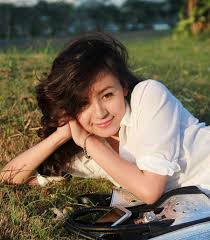 Hình ảnh trong sáng của một cô gái có hành vì... không trong sáng