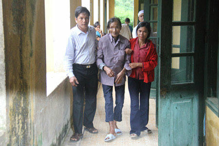 Dù chưa khỏe hẳn nhưng hiện ông Thanh đã bắt đầu đi lại được