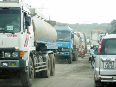 Quốc lộ 14 còn rất lâu mới hết cảnh kẹt xe do các dự án đang bị chậm tiến độ