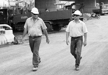 Việc cho nhập khẩu và quản lý lao động nước ngoài tại Việt Nam còn nhiều vấn đề phải xem xét, siết chặt hơn. Ảnh minh họa