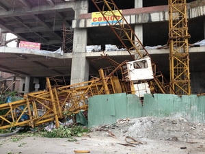 Hiện trường vụ sập dàn cẩu.