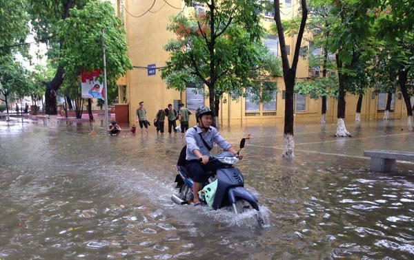 Ngán ngẩm sự cố do Hà Nội ngập sâu