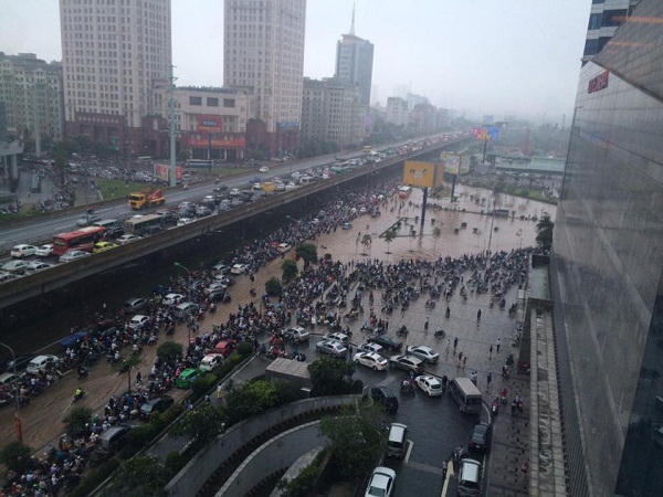 Ngán ngẩm sự cố do Hà Nội ngập sâu