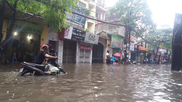 Ngán ngẩm sự cố do Hà Nội ngập sâu