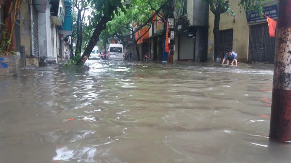 Ngán ngẩm sự cố do Hà Nội ngập sâu