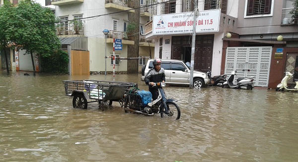 Ngán ngẩm sự cố do Hà Nội ngập sâu