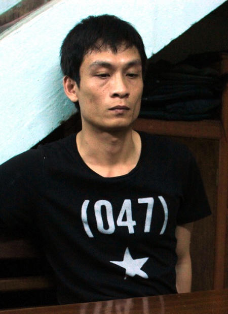 Công tử bột trốn nã vẫn đi xe Camry, vung tiền như nước