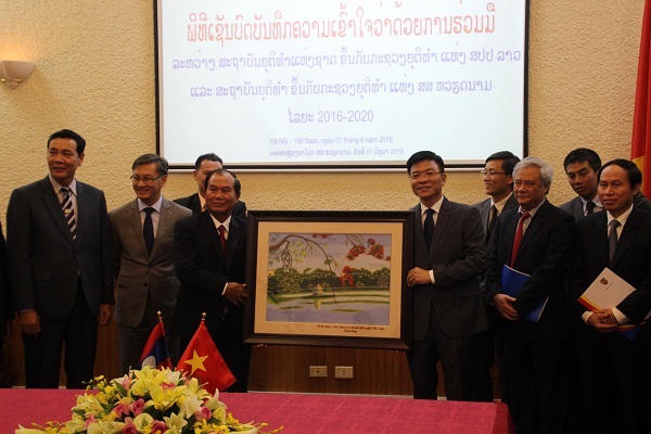 Củng cố quan hệ hữu nghị hợp tác giữa hai Bộ Tư pháp Việt Nam – Lào