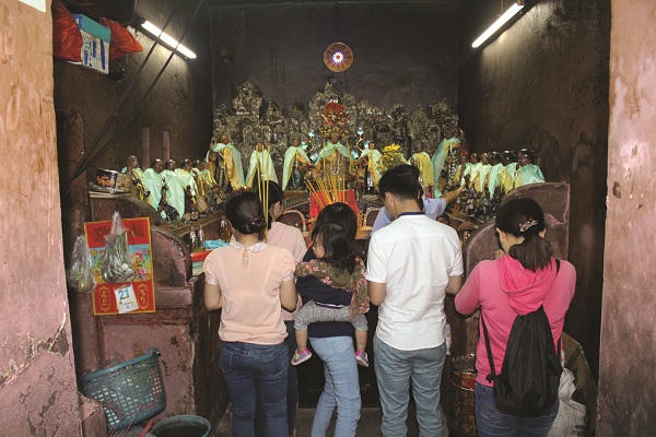 Bí ẩn trong ngôi chùa cầu con nổi tiếng Sài thành 