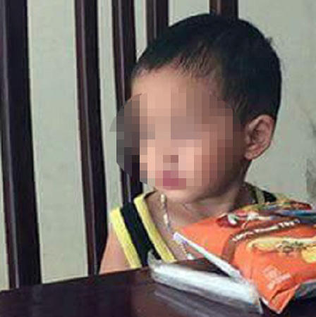 Ông bố trẻ viết "tâm thư" rồi bỏ rơi bé trai 2 tuổi ở quán phở