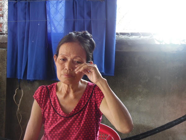 Người phụ nữ 37 năm “lẻ bóng” chăm con gái nuôi tâm thần