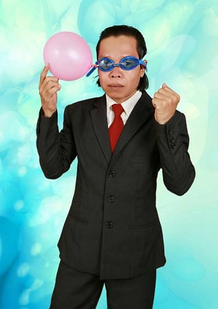 Đời ly kỳ của 'quái kiệt' phun sữa, bơm xe bằng... mắt