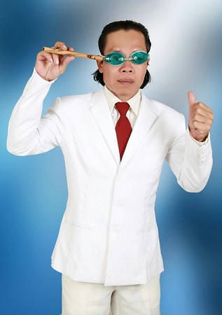 Đời ly kỳ của 'quái kiệt' phun sữa, bơm xe bằng... mắt