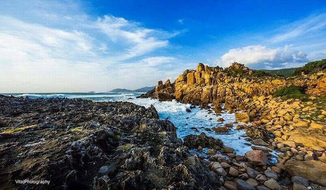 Say đắm với thác trên biển duy nhất tại Việt Nam