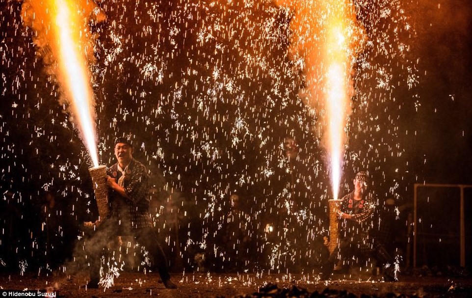 Le hoi ban phao hoa bang tay khong o Nhat hinh anh 3