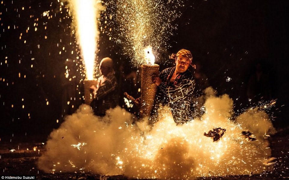 Le hoi ban phao hoa bang tay khong o Nhat hinh anh 7