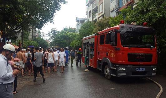 Nhà 5 tầng bốc cháy ở Hà Nội, 3 người bị thương