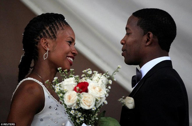 Xúc động đám cưới tập thể trong nhà tù khét tiếng Colombia