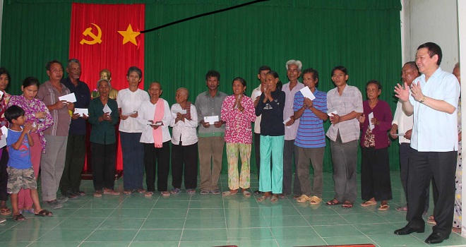 Hết lòng chăm lo đời sống của đồng bào dân tộc