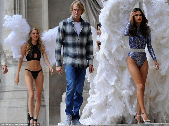  Đạo diễn Michael Bay của siêu phẩm Robot đại chiến là người thực hiện MV quảng cáo này 