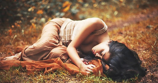 Mẹ chồng tiếp tay cùng osin đưa chồng tôi lên giường