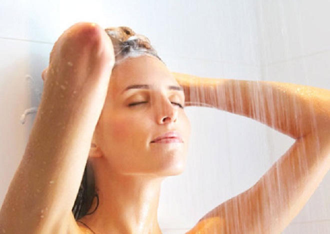 Phát hiện bí mật vợ đi tắm sau mỗi lần 'gần gũi' chồng