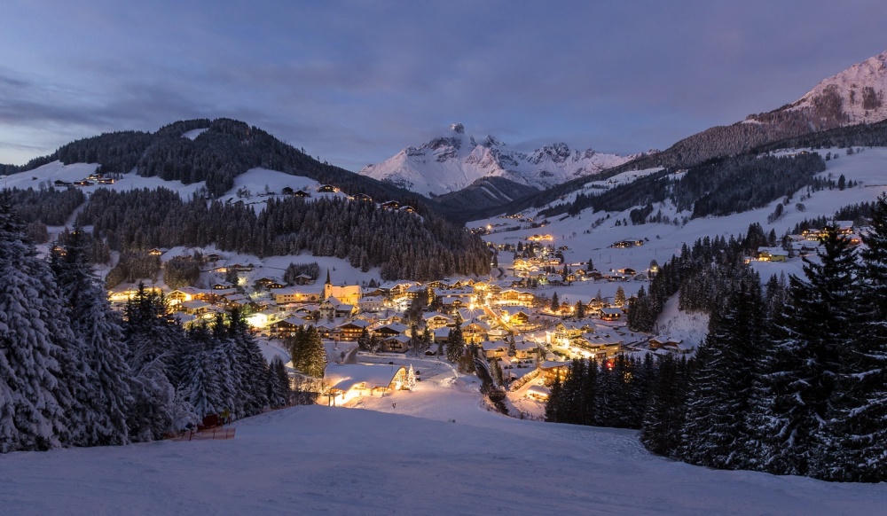 Dạo quanh những ngôi làng thần tiên trên khắp 5 châu