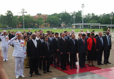 Lãnh đạo Đảng, Nhà nước dâng hương tưởng nhớ Chủ tịch Hồ Chí Minh