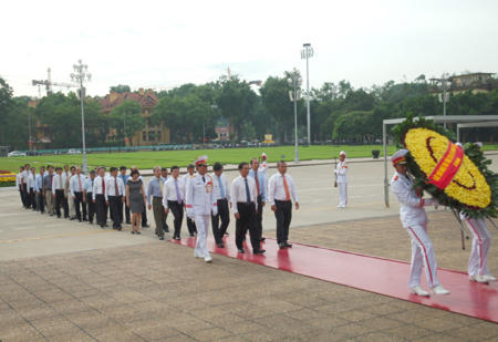 Lãnh đạo Đảng, Nhà nước dâng hương tưởng nhớ Chủ tịch Hồ Chí Minh