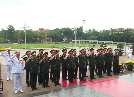 Lãnh đạo Đảng, Nhà nước dâng hương tưởng nhớ Chủ tịch Hồ Chí Minh