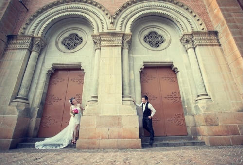 Sài Gòn từ lâu đã trở thành một địa điểm chụp ảnh cưới được nhiều cặp đôi lựa chọn với vẻ đẹp hiện đại không kém phần cổ kính Sài Gòn từ lâu đã trở thành một địa điểm chụp ảnh cưới được nhiều cặp đôi lựa chọn với vẻ đẹp hiện đại không kém phần cổ kính