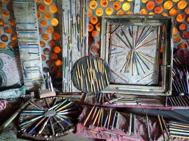 Ngôi làng chai lọ độc lạ