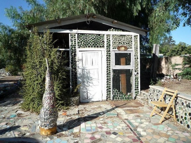 Ngôi làng chai lọ độc lạ