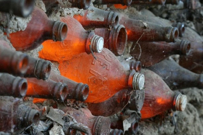 Ngôi làng chai lọ độc lạ