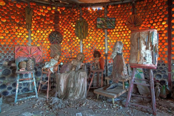 Ngôi làng chai lọ độc lạ