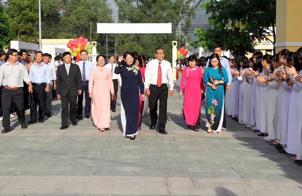 Ấn tượng hình ảnh chào mừng năm học mới trên cả nước