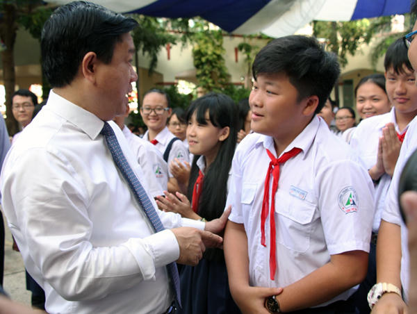 Ấn tượng hình ảnh chào mừng năm học mới trên cả nước