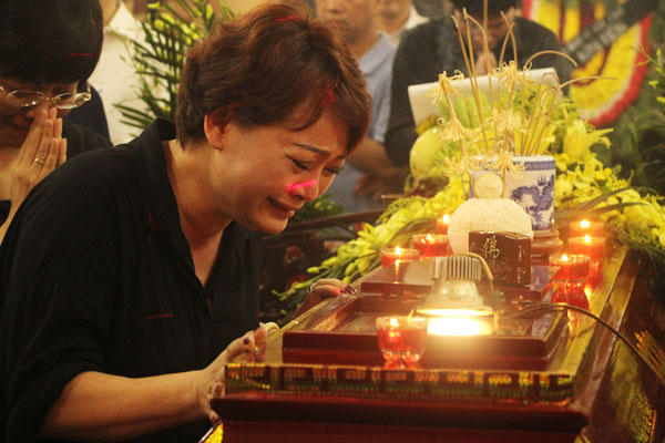 'Sao' tên tuổi nức nở tiễn biệt nghệ sĩ Hán Văn Tình