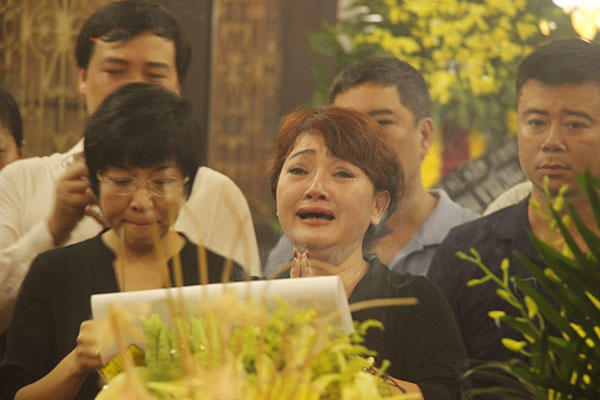 'Sao' tên tuổi nức nở tiễn biệt nghệ sĩ Hán Văn Tình