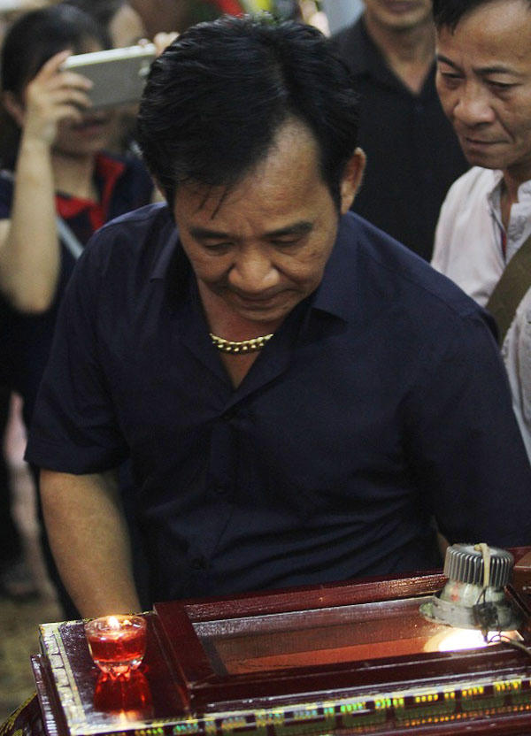 'Sao' tên tuổi nức nở tiễn biệt nghệ sĩ Hán Văn Tình