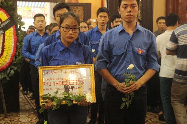 'Sao' tên tuổi nức nở tiễn biệt nghệ sĩ Hán Văn Tình