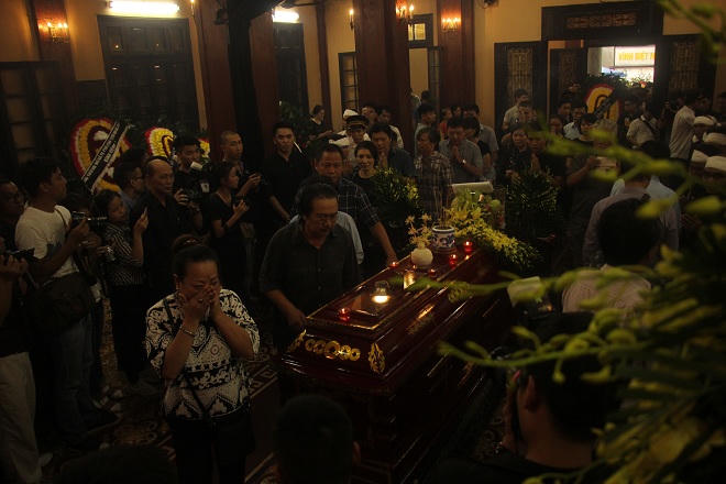 'Sao' tên tuổi nức nở tiễn biệt nghệ sĩ Hán Văn Tình