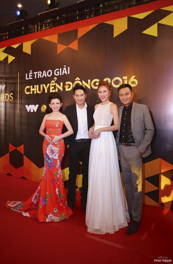 Janny Thủy Trần cười rạng rỡ cạnh MC Đại Nghĩa