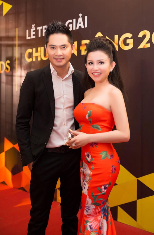 Janny Thủy Trần cười rạng rỡ cạnh MC Đại Nghĩa