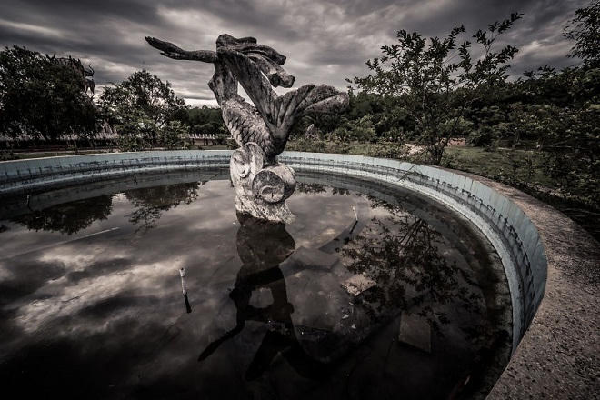 Nét ma mị đầy ám ảnh trong công viên bỏ hoang ở Huế